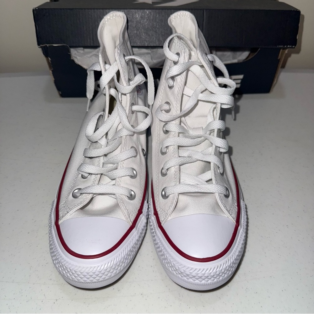 NEW IN BOX Converse Chuck Taylor High Tops – White Canvas – Women’s 7.5